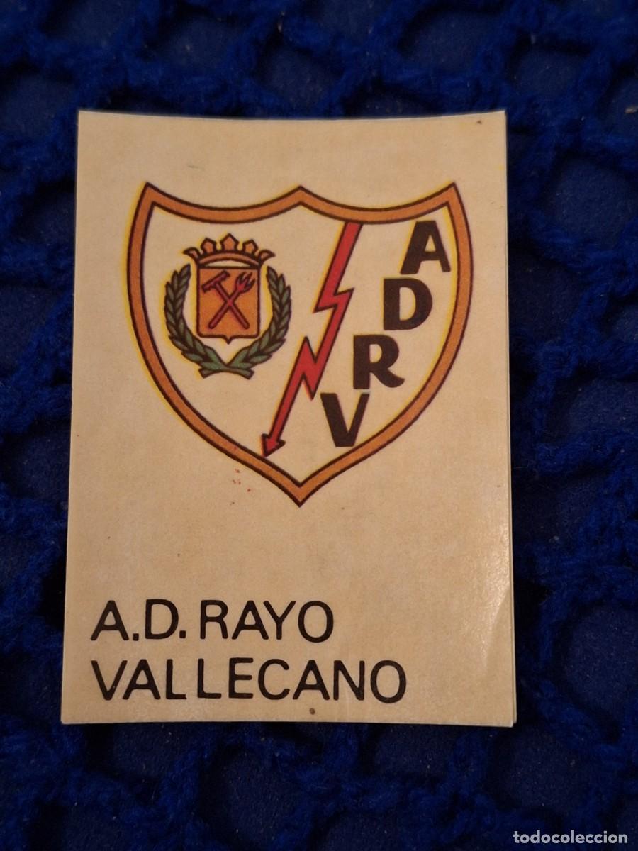 Cartes &agrave; collectionner de Football: D alb MAGA FUTBOL PREMIO LIGA 83 84 ESCUDO RAYO VALLECANO VERSION fondo BLANCO NO PLATEADO sin pegar