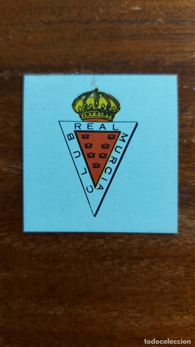 Cromos de F&uacute;tbol: ESCUDO FONDO BLANCO DEL REAL MURCIA - CROMOS CANO 83/84 1983 CROPAN - SIN PEGAR