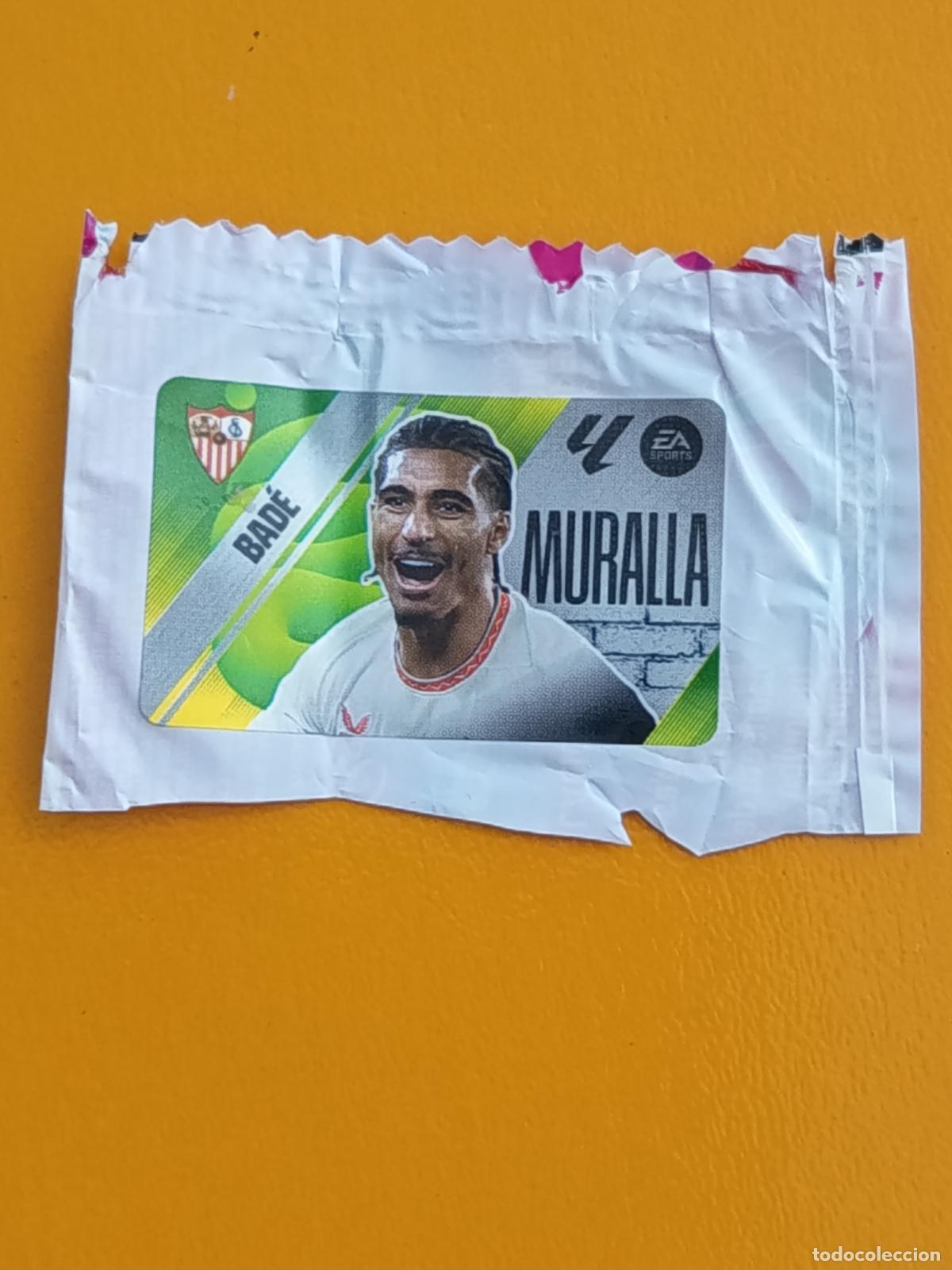 Cromos de f&uacute;tbol: BAD&Eacute;. MURALLA. SEVILLA FC. CHICLES LIGA ESTE 2025-26. PANINI