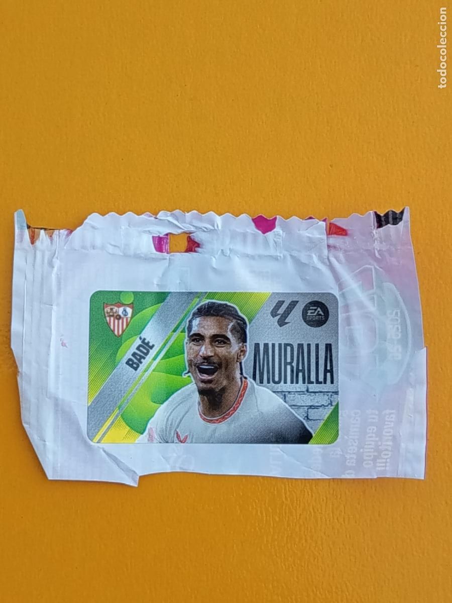Cromos de f&uacute;tbol: BAD&Eacute;. MURALLA. SEVILLA FC. CHICLES LIGA ESTE 2025-26. PANINI