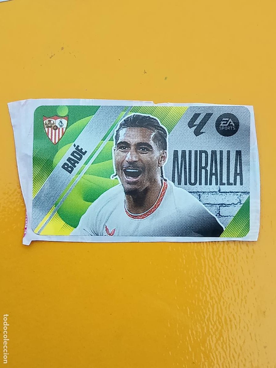 Cromos de f&uacute;tbol: BAD&Eacute;. MURALLA. SEVILLA FC. CHICLES LIGA ESTE 2025-26. PANINI
