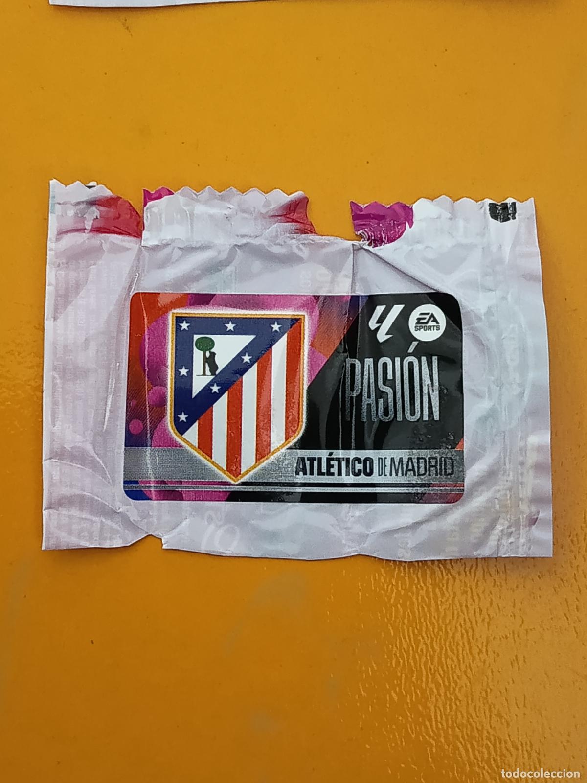 Cromos de f&uacute;tbol: ESCUDO PASI&Oacute;N. ATL&Eacute;TICO DE MADRID. CHICLES LIGA ESTE 2025-26. PANINI