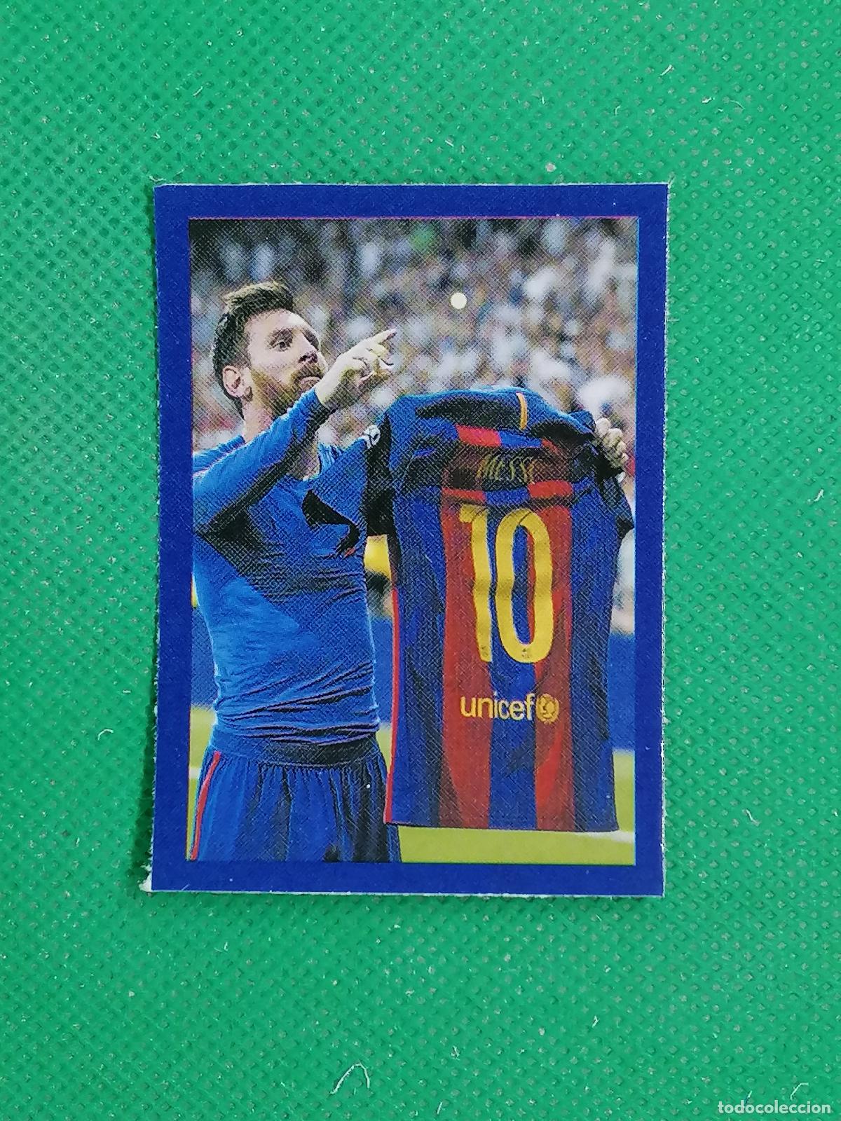 Cartes &agrave; collectionner de Football: 117 LIONEL MESSI ICONIC SHIRT CELEBRATION MAGIC MOMENTS ⚽ TOPPS BARCELONA STICKERS 2025 2026 25 26 ⚽