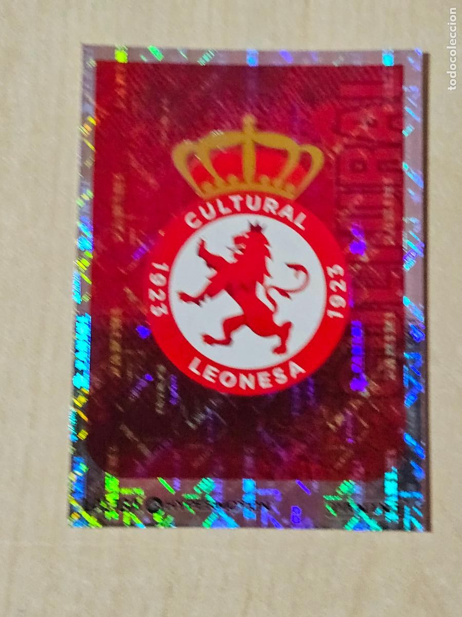 Cromos de Futebol: N&ordm; 154 ESCUDO - CULTURAL LEONESA - CROMO - LIGA HYPERMOTION 2025 2026 SEGUNDA DIVISION 25 26