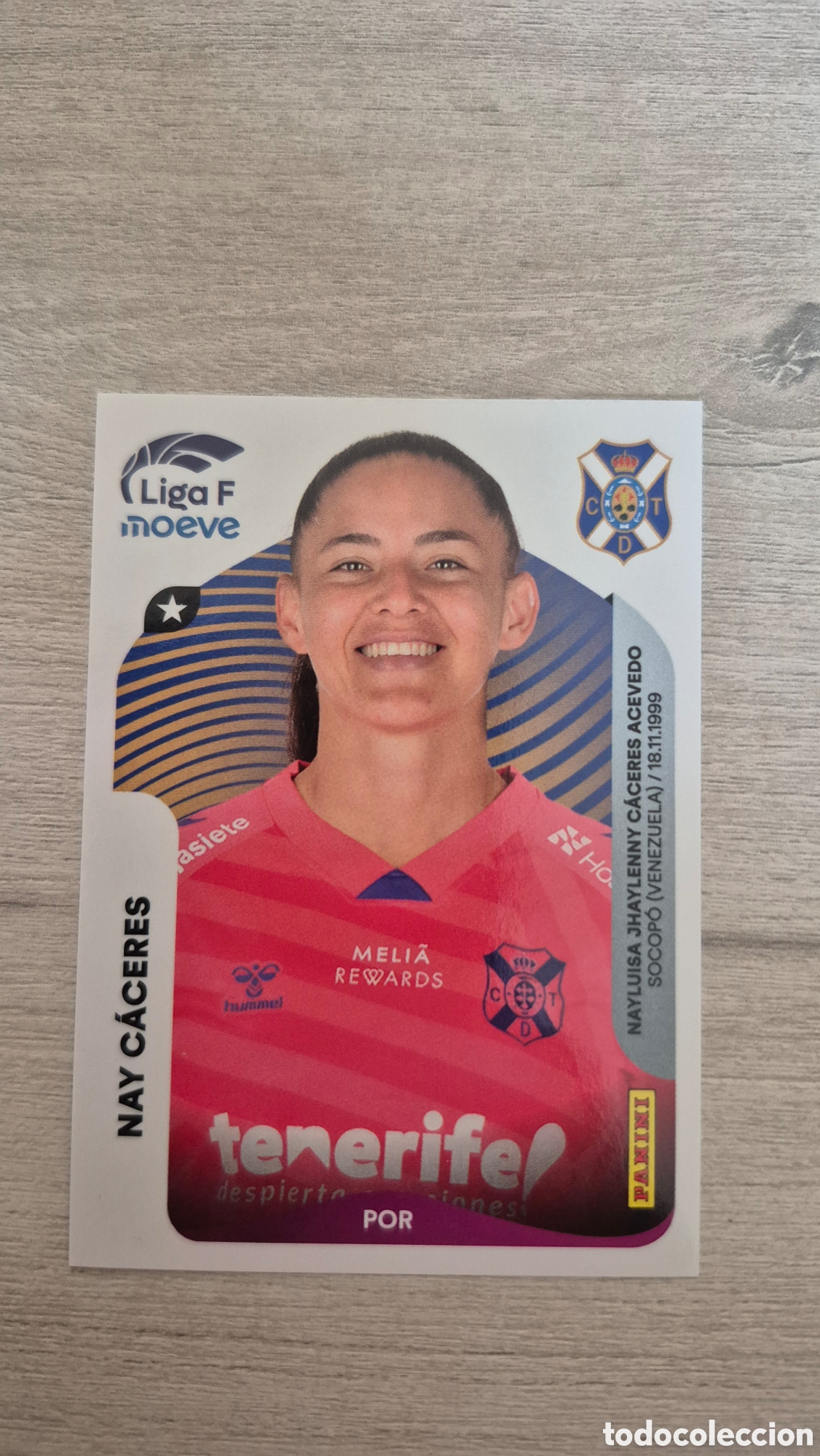 Figurine di Calcio: N&deg;105 Costa Adeje Tenerife Nay C&aacute;ceres Liga Femenina 25/26
