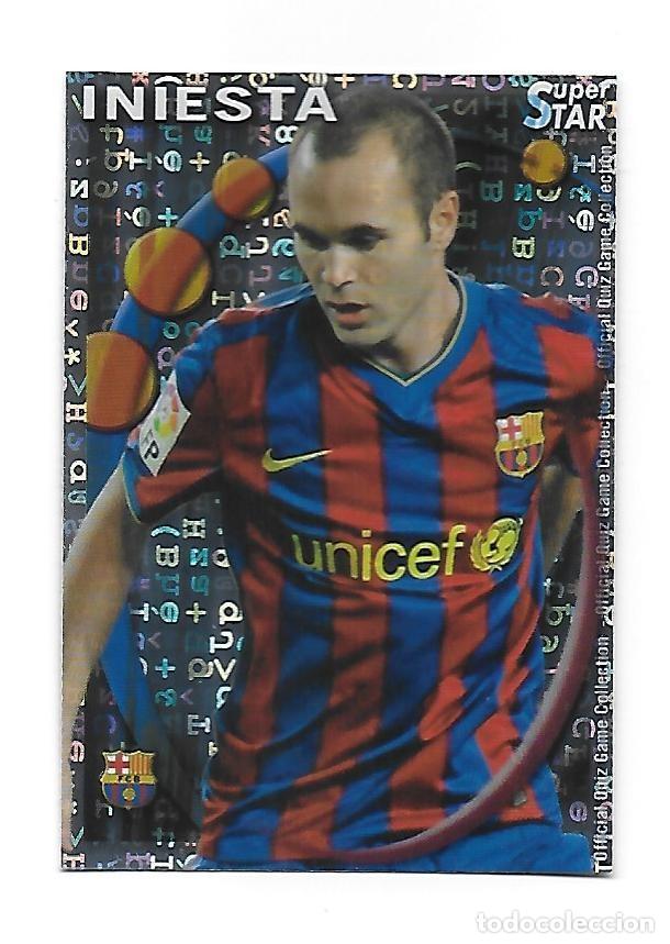 Cromos de F&uacute;tbol: 24 INIESTA (F.C BARCELONA) SUPERSTAR BRILLO LETRAS, MUNDICROMO QUIZ GAME LIGA 2010 2011