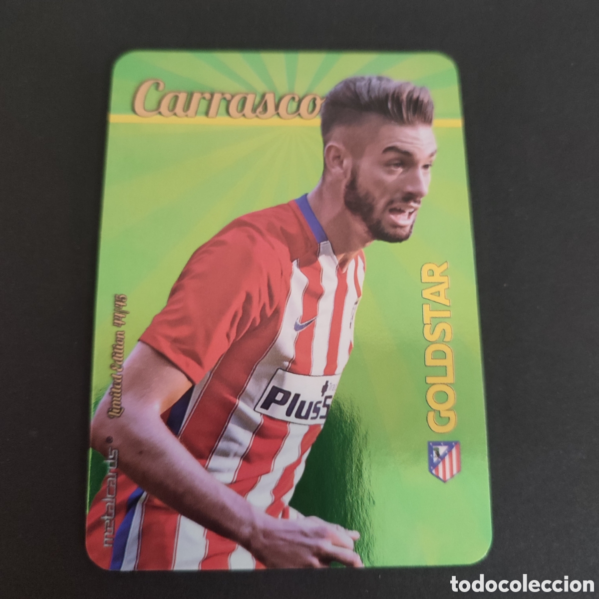 Fu&szlig;ball-Sticker: CARRASCO (ATLETICO DE MADRID) GOLDSTAR BRILLO LISO , LIMITED EDITION 44/45 MUNDICROMO 2015 2016