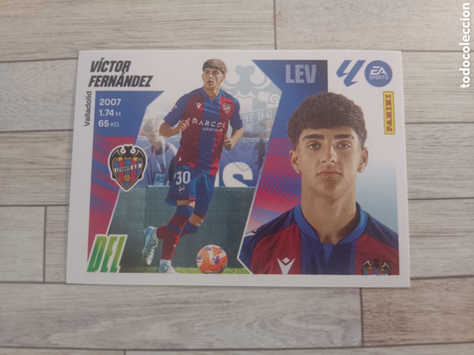 Cartes &agrave; collectionner de Football: 19 B V&Iacute;CTOR FERNANDEZ LEVANTE 19B LIGA ESTE 2025 2026 PANINI 25 26
