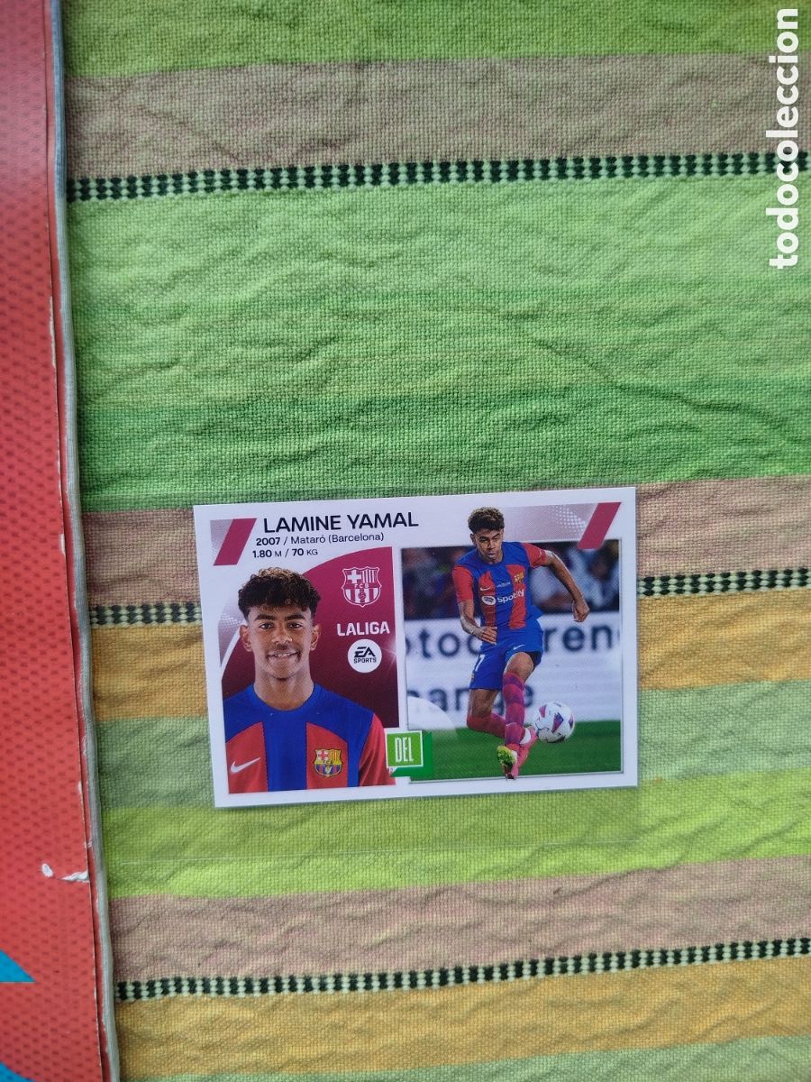 Football Stickers: LAMINE YAMAL 19 BIS ROOKIE CROMO NUEVO + ALBUM CASI COMPLETO CON EXTRA GOLD