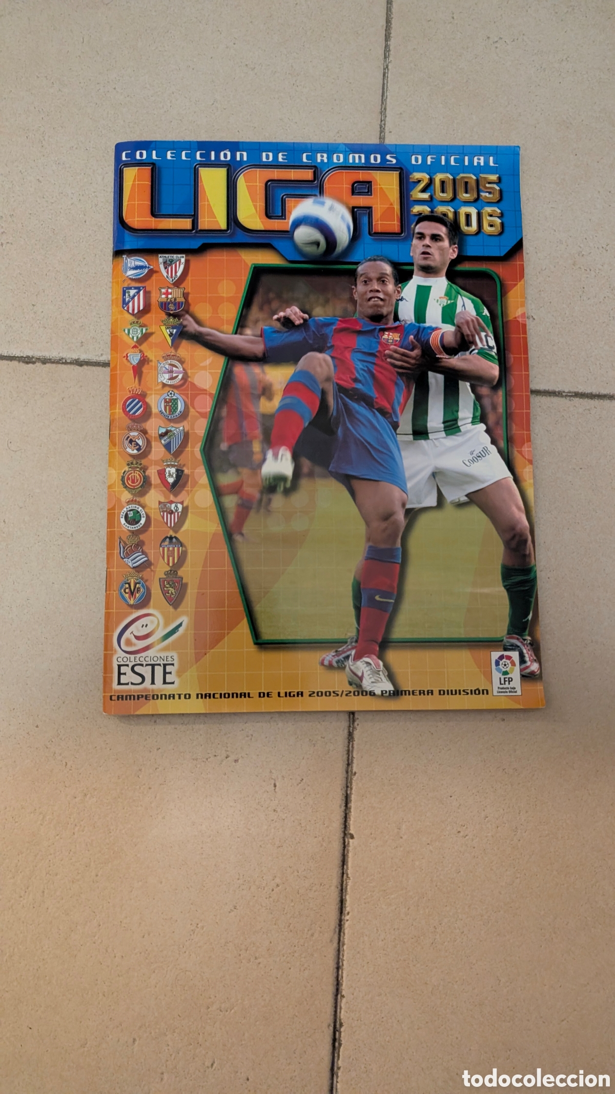 Cromos de F&uacute;tbol: &Aacute;LBUM LIGA ESTE 2005/06 05 06 BASTANTE COMPLETO CON 29 FICHAJES BUEN ESTADO