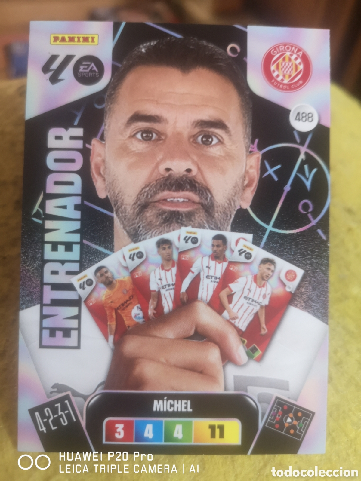 Fu&szlig;ball-Sticker: ADRENALYN 2025 2026 MICHEL ENTRENADOR 488 - GIRONA