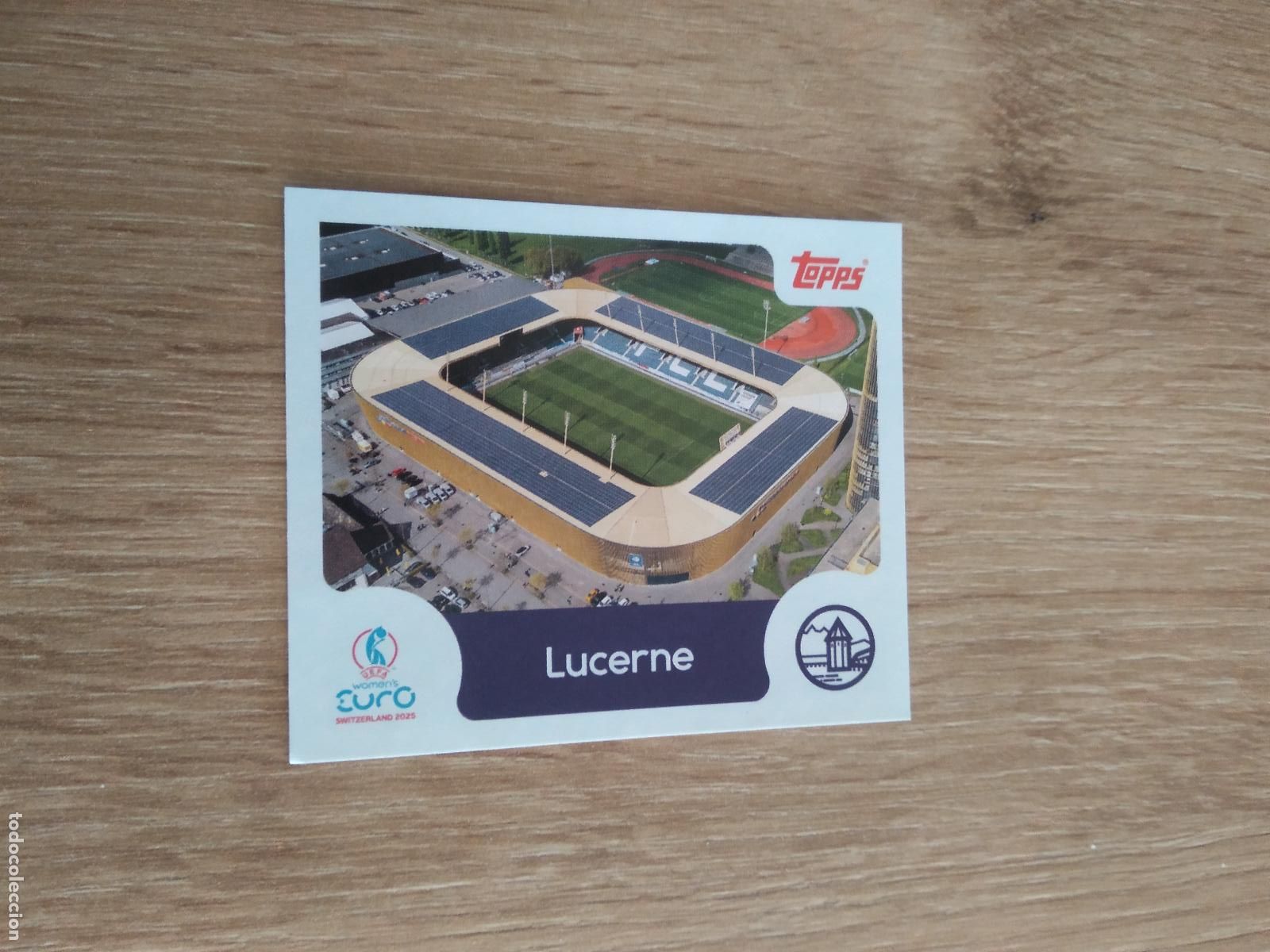 Fu&szlig;ball-Sticker: 26 LUCERNE ESTADIO CAMPO CROMO TOPPS EURO FEMENINA 2025 EUROCOPA FUTBOL FEMENINO UEFA WOMEN'S EURO