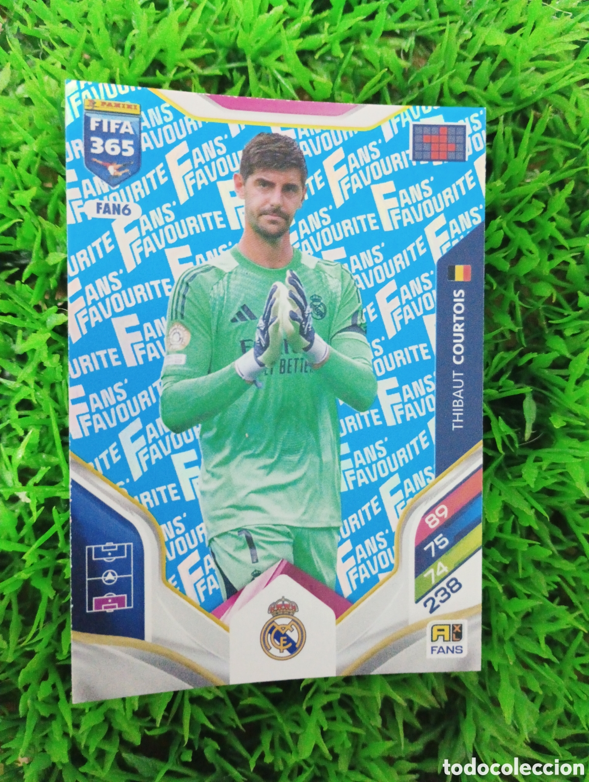 Fu&szlig;ball-Sticker: Courtois Real Madrid FANS FAVOURITE PARALELA AZUL Adrenalyn 2026 Fifa 365 # FAN 6