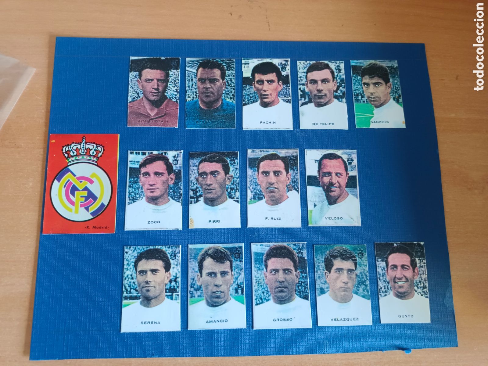 Cromos de F&uacute;tbol: ESCUDO REAL MADRID FHER 1966 + REGALO LAMINA FASCIMIL CHOBIL 1966 CON 14 CROMOS