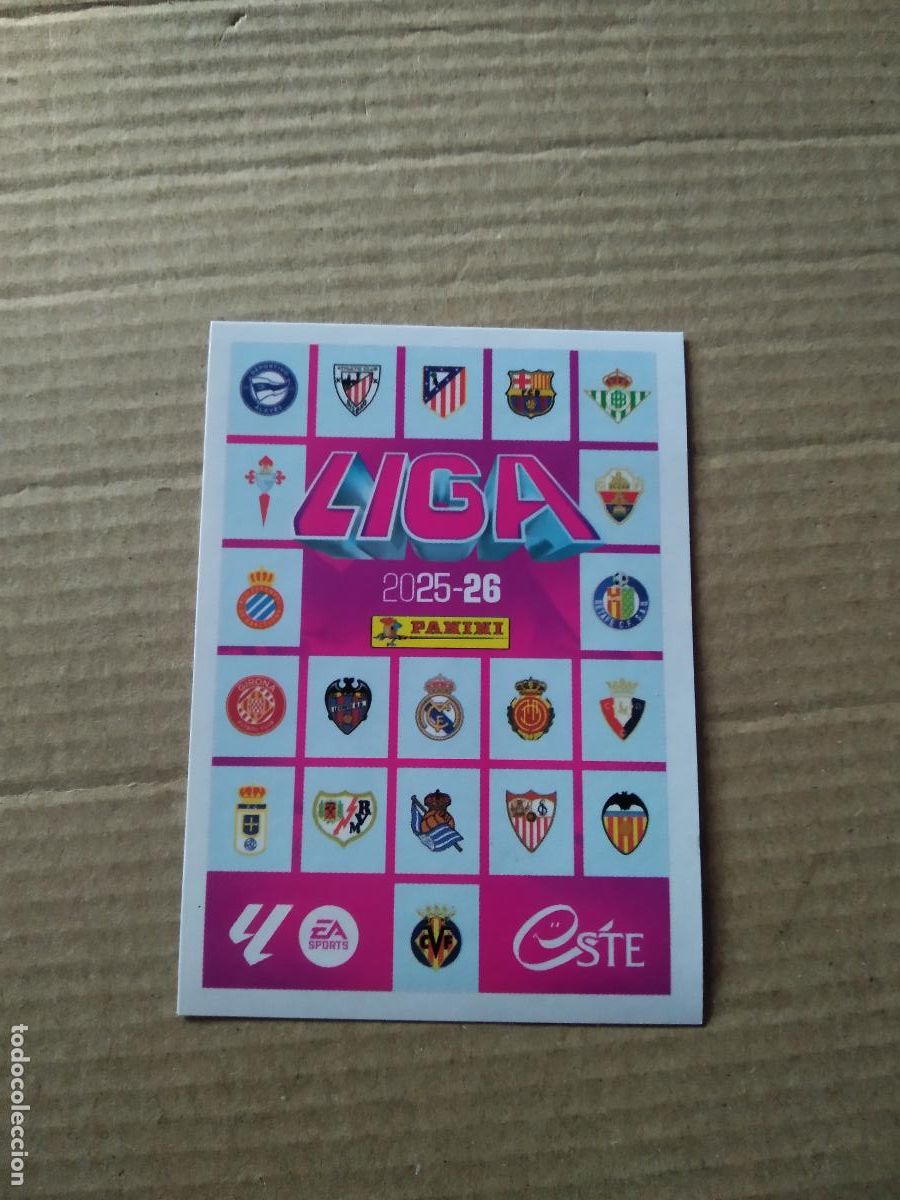 Cromos de F&uacute;tbol: CROMO CONMEMORATIVO ESCUDOS FUTBOL PANINI LIGA 25-26 EDICIONES ESTE 2025-2026