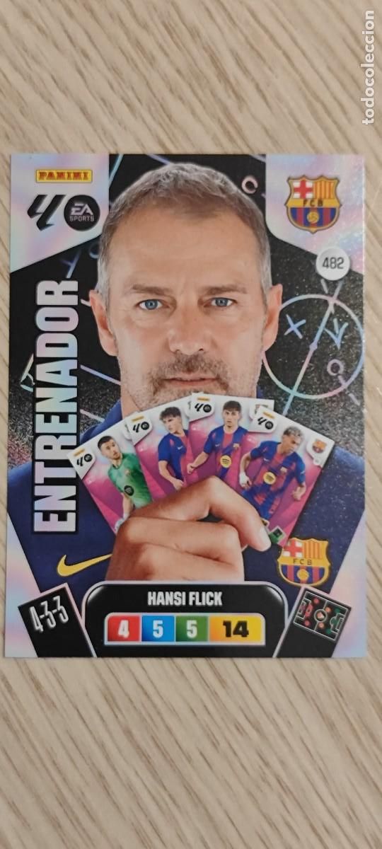 Fu&szlig;ball-Sticker: ADRENALYN XL LA LIGA 25/26 CARD ENTRENADOR HANSI FLICK FC BARCELONA # 482 PANINI