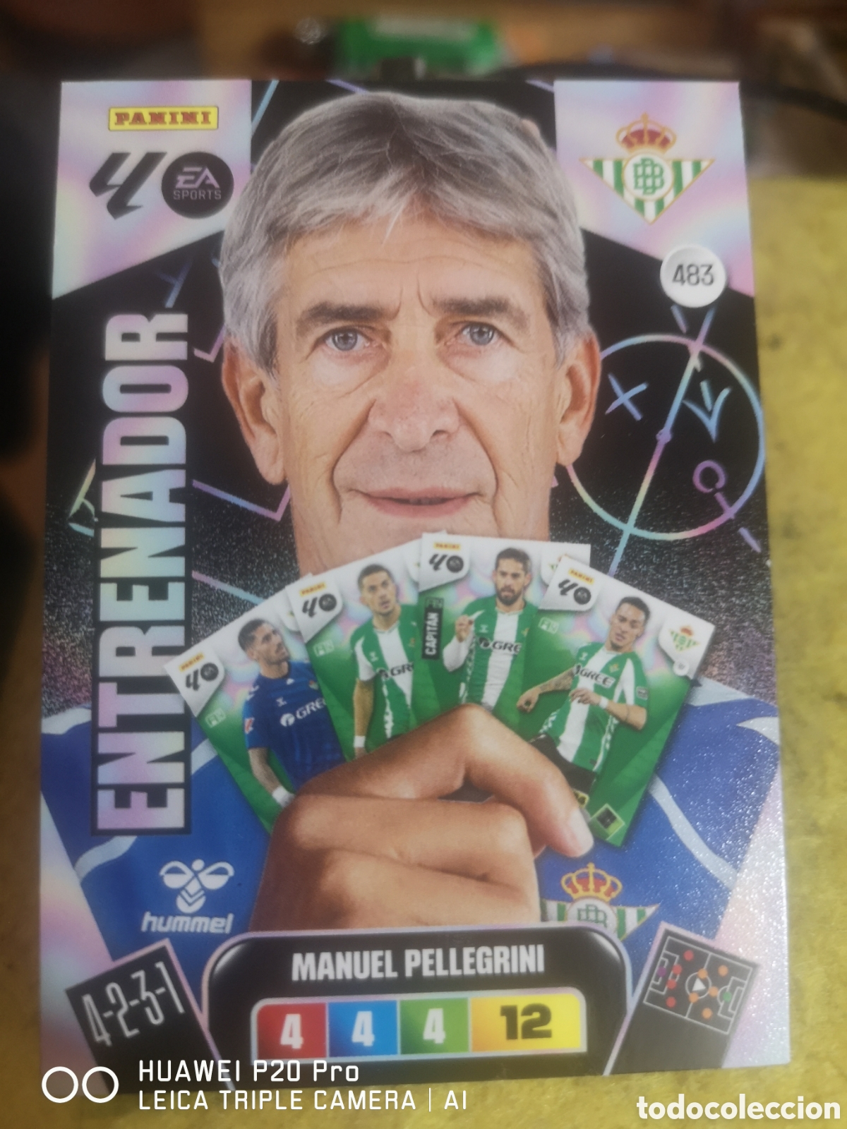 Figurine di Calcio: ADRENALYN 2025 2026 MANUEL PELLEGRINI ENTRENADOR 483 REAL BETIS