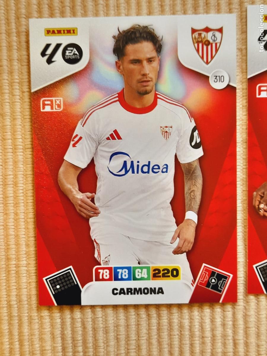 Fu&szlig;ball-Sticker: CAR 310 CARMONA (SEVILLA FC) LIGA 25-26 (2025 2026) ADRENALYN XL
