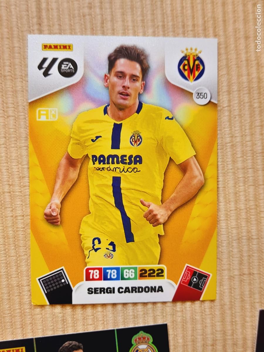 Fu&szlig;ball-Sticker: CAR 350 SERGI CARDONA (VILLARREAL CF) LIGA 25-26 (2025 2026) ADRENALYN XL