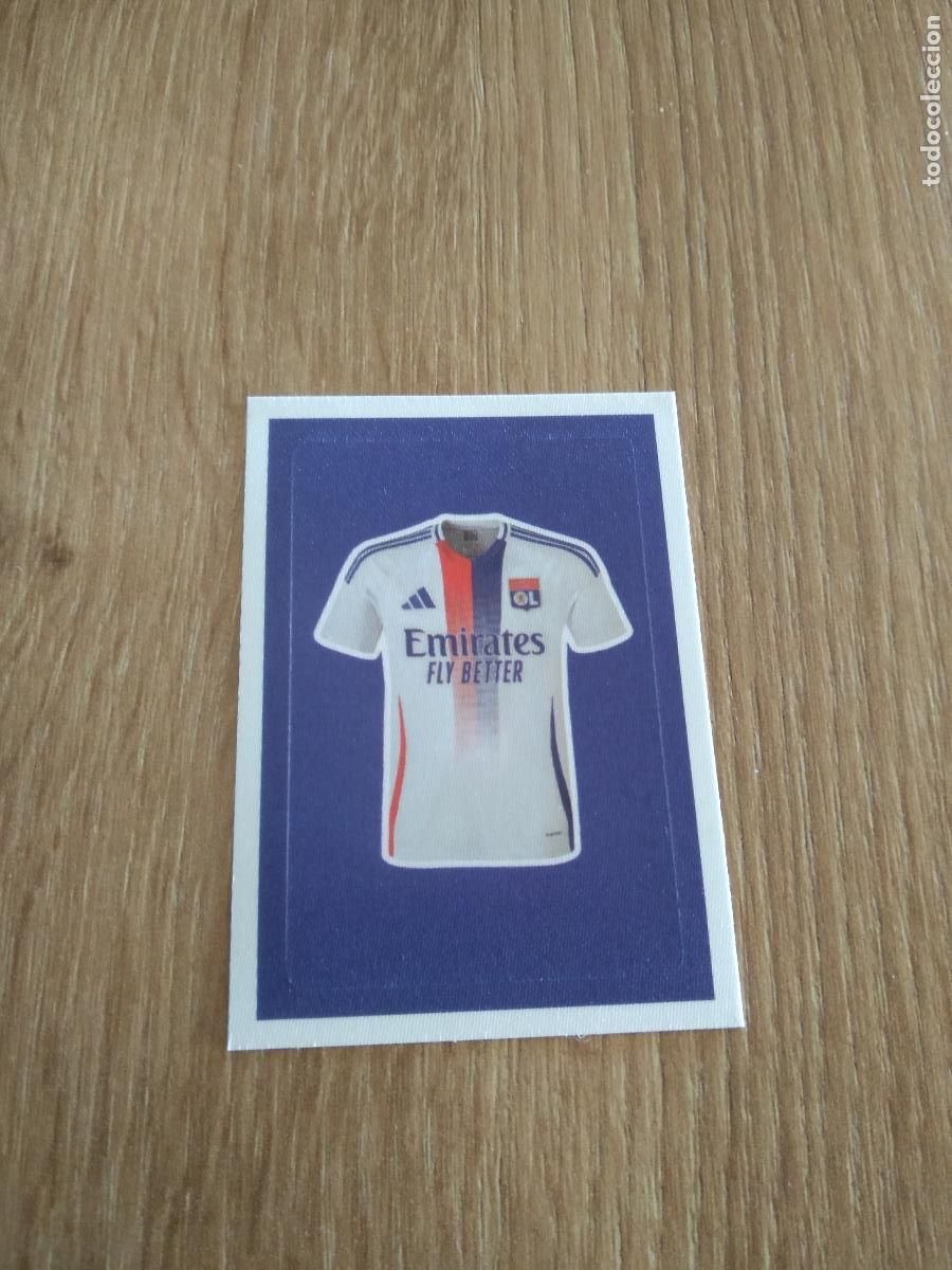 Cromos de F&uacute;tbol: 198 CAMISETA OLYMPIQUE LYON CROMO FUTBOL PANINI LIGUE 1 FOOT 24-25 LIGA FRANCIA 2024-2025