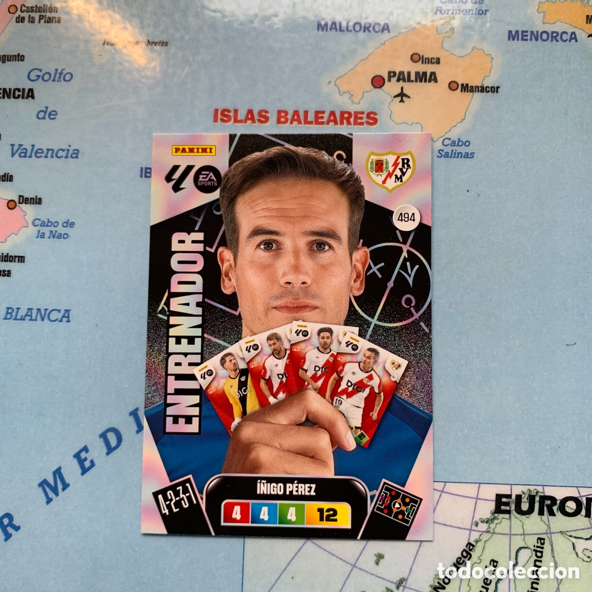 Football Stickers: &Iacute;&ntilde;igo P&eacute;rez entrenador n&uacute;mero 494 Del Rayo Vallecano cromo adrenalyn XL 25-26 2025-2026