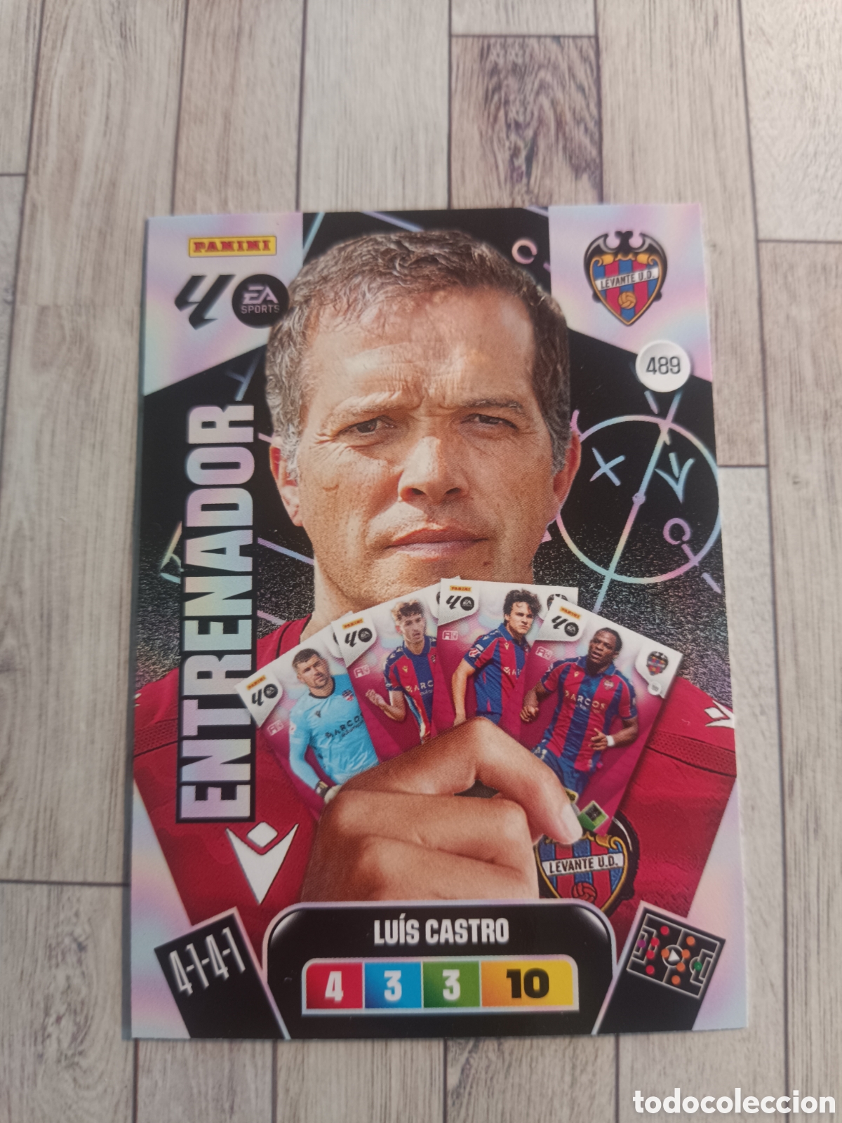 Football Stickers: 489 LUIS CASTRO LEVANTE ENTRENADOR ADRENALYN XL LIGA 2025 2026 PANINI 25 26