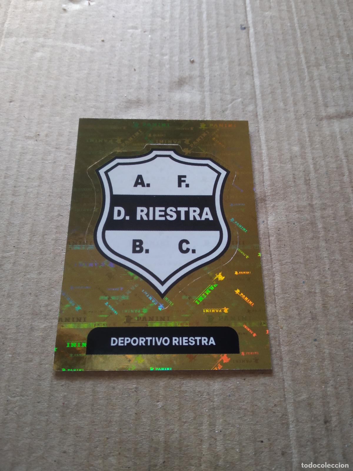 Cromos de F&uacute;tbol: RIE1 ESCUDO DEPORTIVO RIESTRA CROMO FUTBOL ARGENTINO PANINI LIGA ARGENTINA 2025