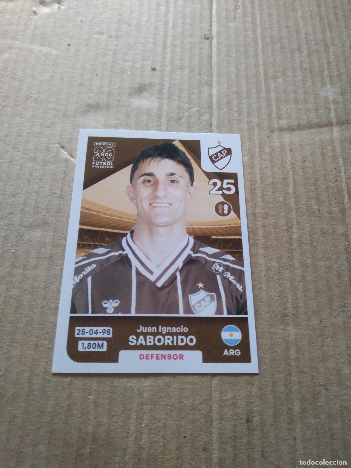 Cromos de F&uacute;tbol: PLA 3 JUAN IGNACIO SABORIDO PLATENSE CROMO FUTBOL ARGENTINO PANINI LIGA ARGENTINA 2025