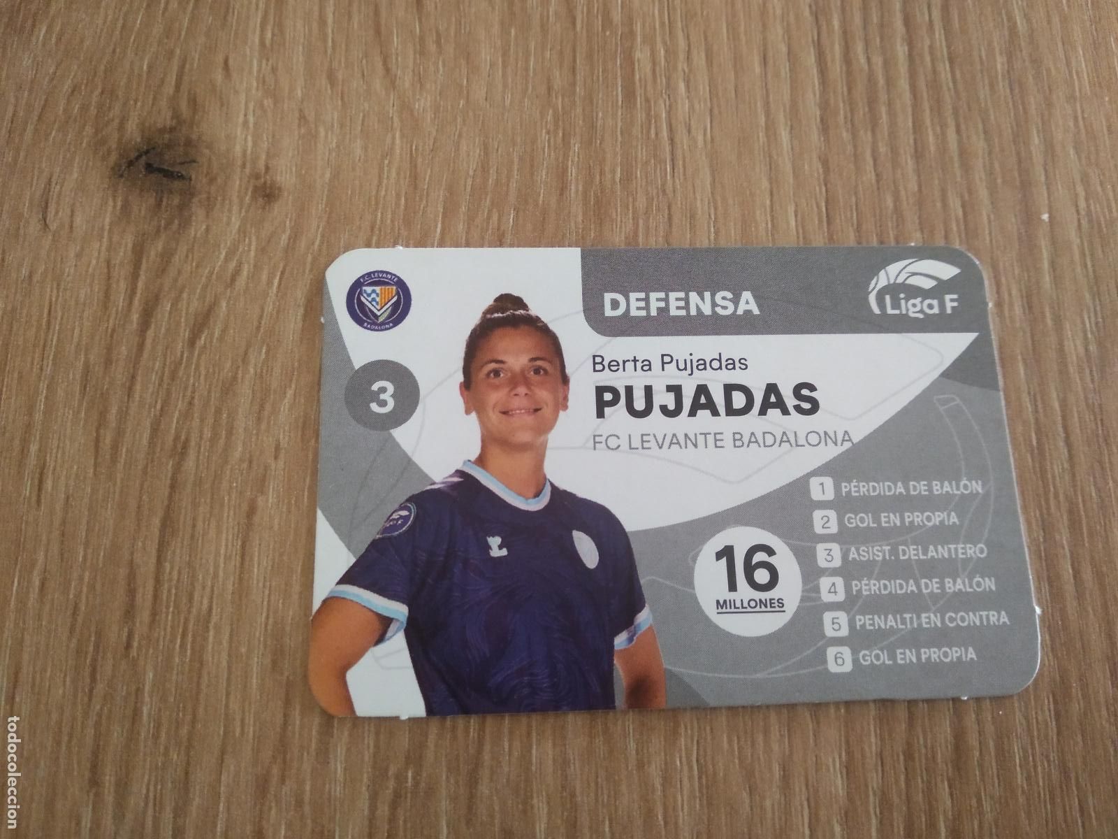 Cromos de F&uacute;tbol: BERTA PUJADAS LEVANTE BADALONA CROMO TARJETA FUTBOL FEMENINO 24-25 JUEGO DE LA LIGA F 2024-2025