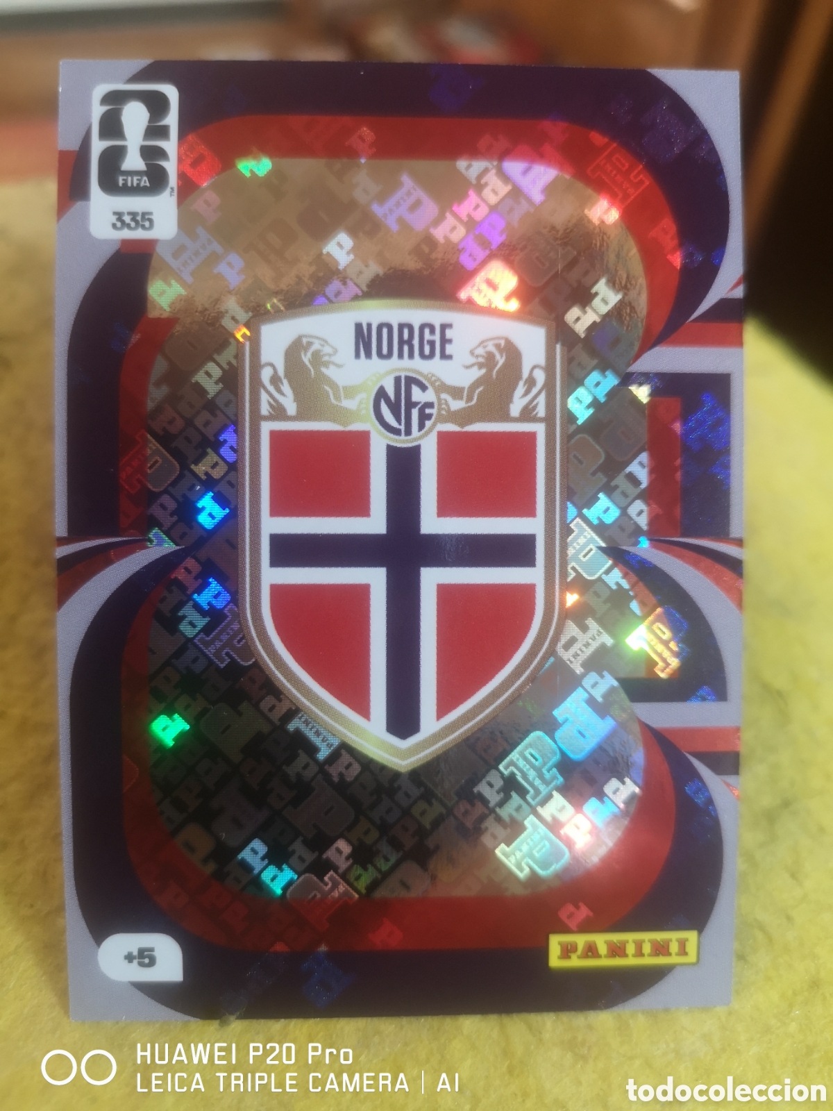 Cromos de F&uacute;tbol: ADRENALYN XL FIFA WORLD CUP 2026 ESCUDO 335 NORUEGA