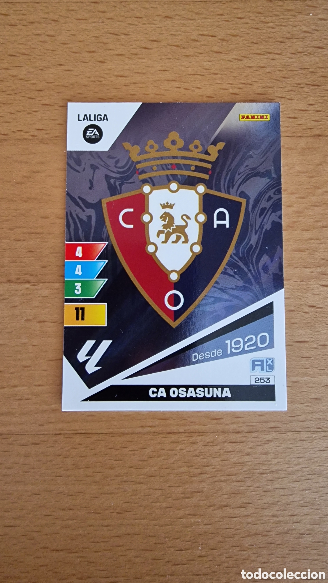 Cartes &agrave; collectionner de Football: 253 ESCUDO DEL OSASUNA 23 24 ADRENALYN XL 2023 2024 PANINI