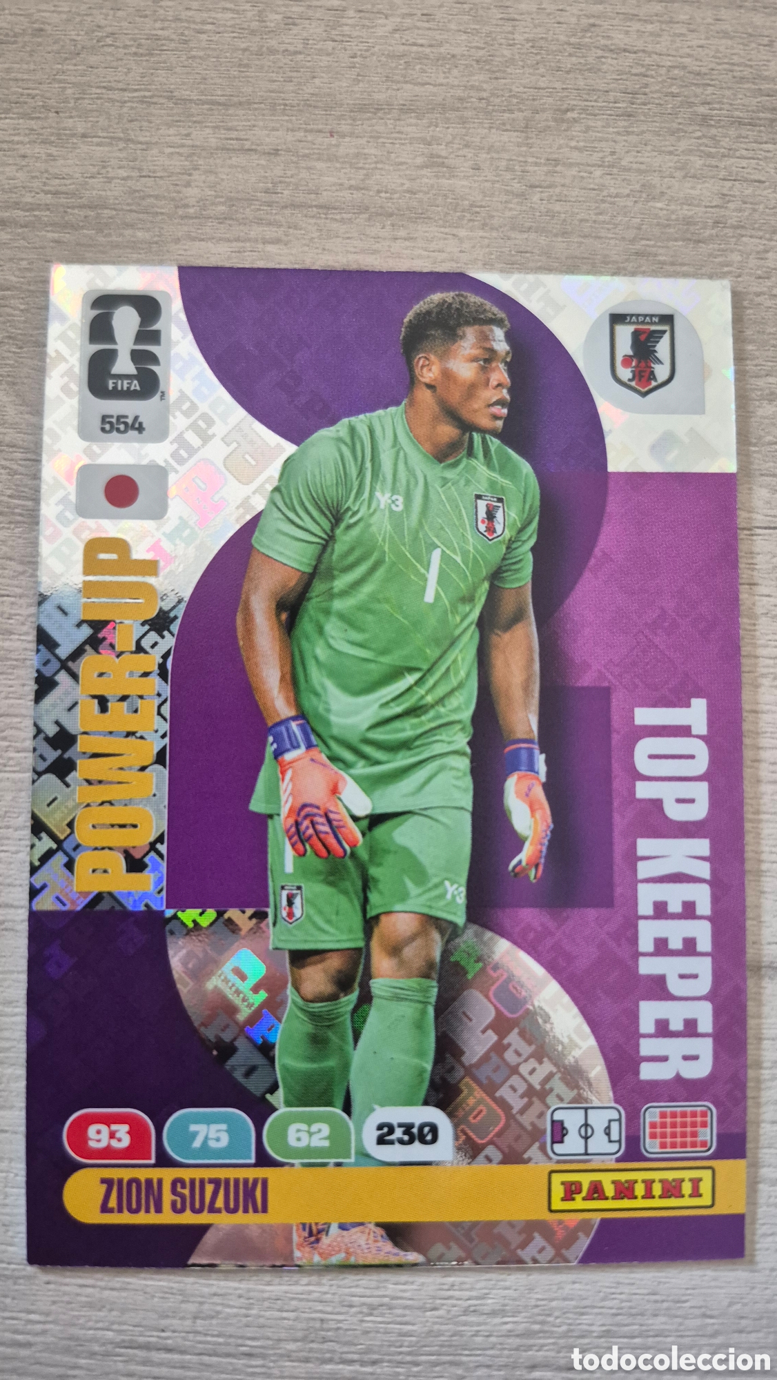 Fu&szlig;ball-Sticker: N&deg;554 Powe-Up Top Keeper Zion Suzuki Adrenalyn FIFA World Cup 2026
