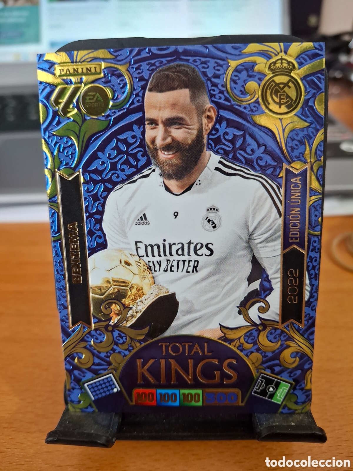 Fu&szlig;ball-Sticker: Adrenalyn 2025 2026. Benzema Total Kings