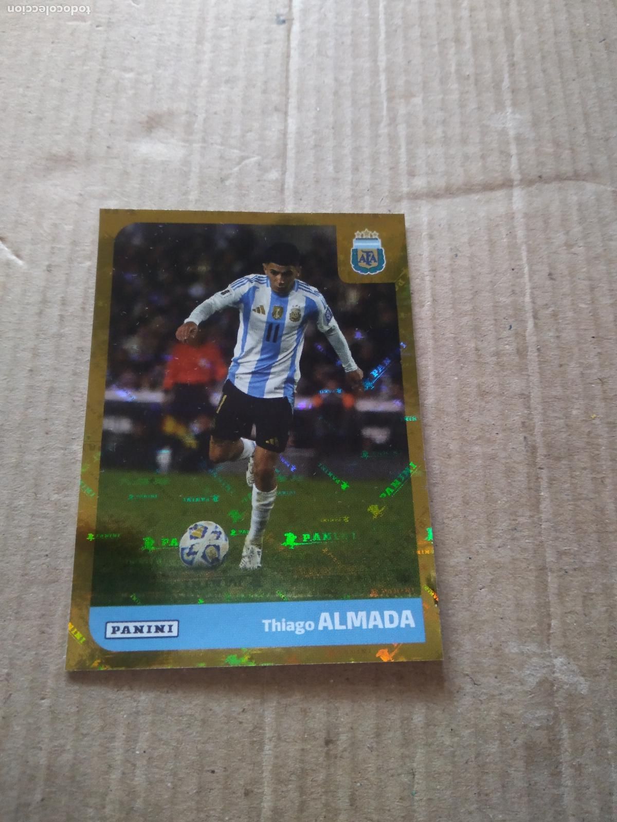 Football Stickers: ARG 17 thiago almada SELECCION NACIONAL CROMO FUTBOL ARGENTINO PANINI LIGA ARGENTINA 2025