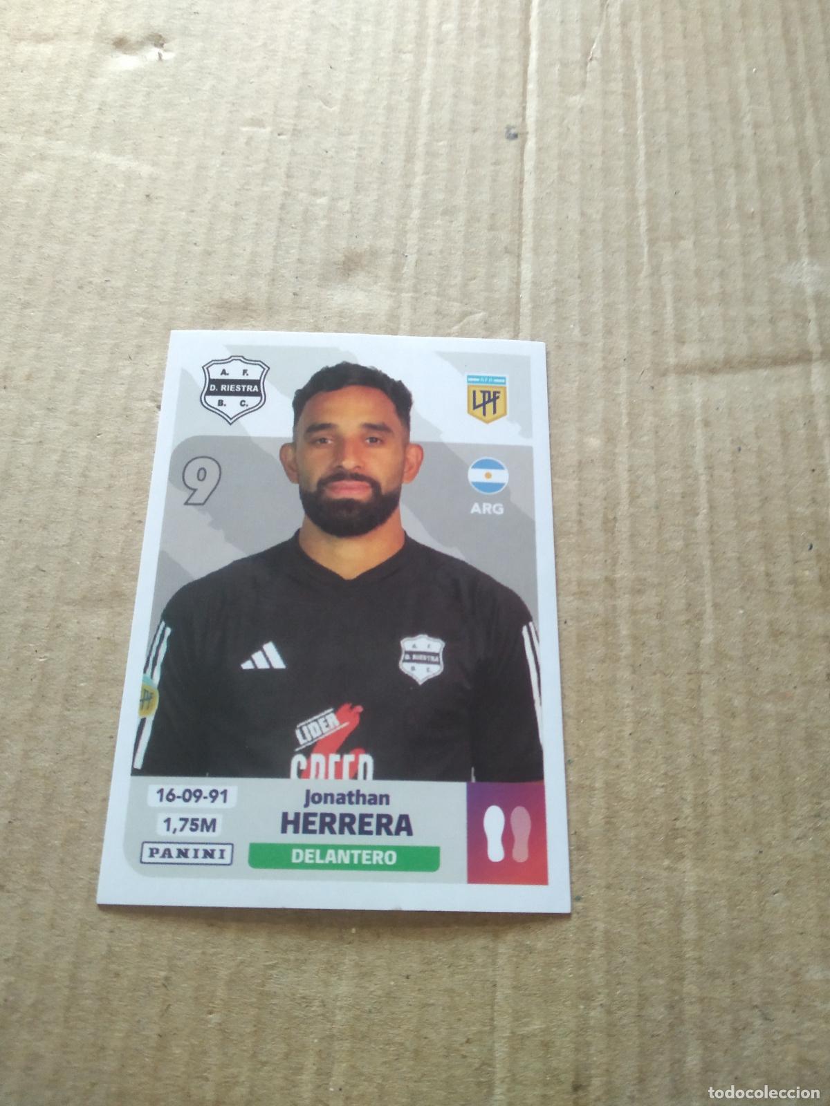 Cromos de F&uacute;tbol: RIE 12 JONATHAN HERRERA DEPORTIVO RIESTRA CROMO FUTBOL ARGENTINO PANINI LIGA ARGENTINA 2024
