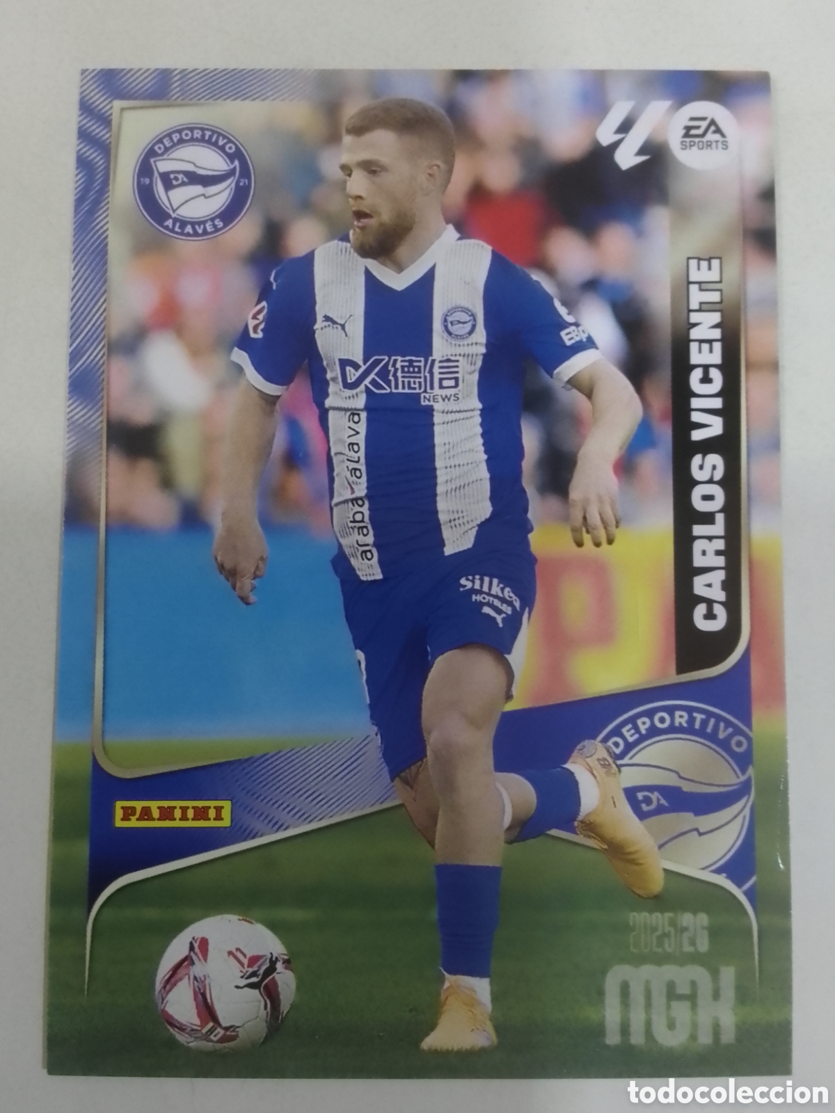 Cromos de F&uacute;tbol: Megacracks 2025/26 n&deg; 32 Carlos Vicente &bull; Alav&eacute;s.