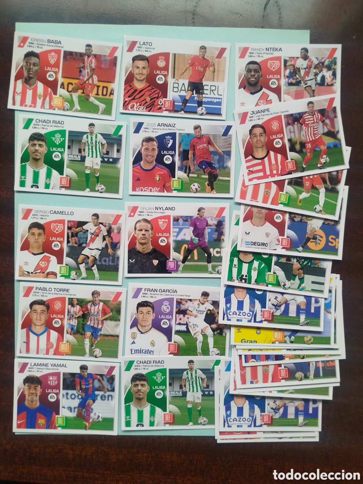 Cromos de F&uacute;tbol: LOTE 25 CROMOS LIGA ESTE 23-24 INCLUYE LAMINE YAMAL 19 BIS COLOCAS Y 1 FUCHAJE SIN PEGAR NUEVOS
