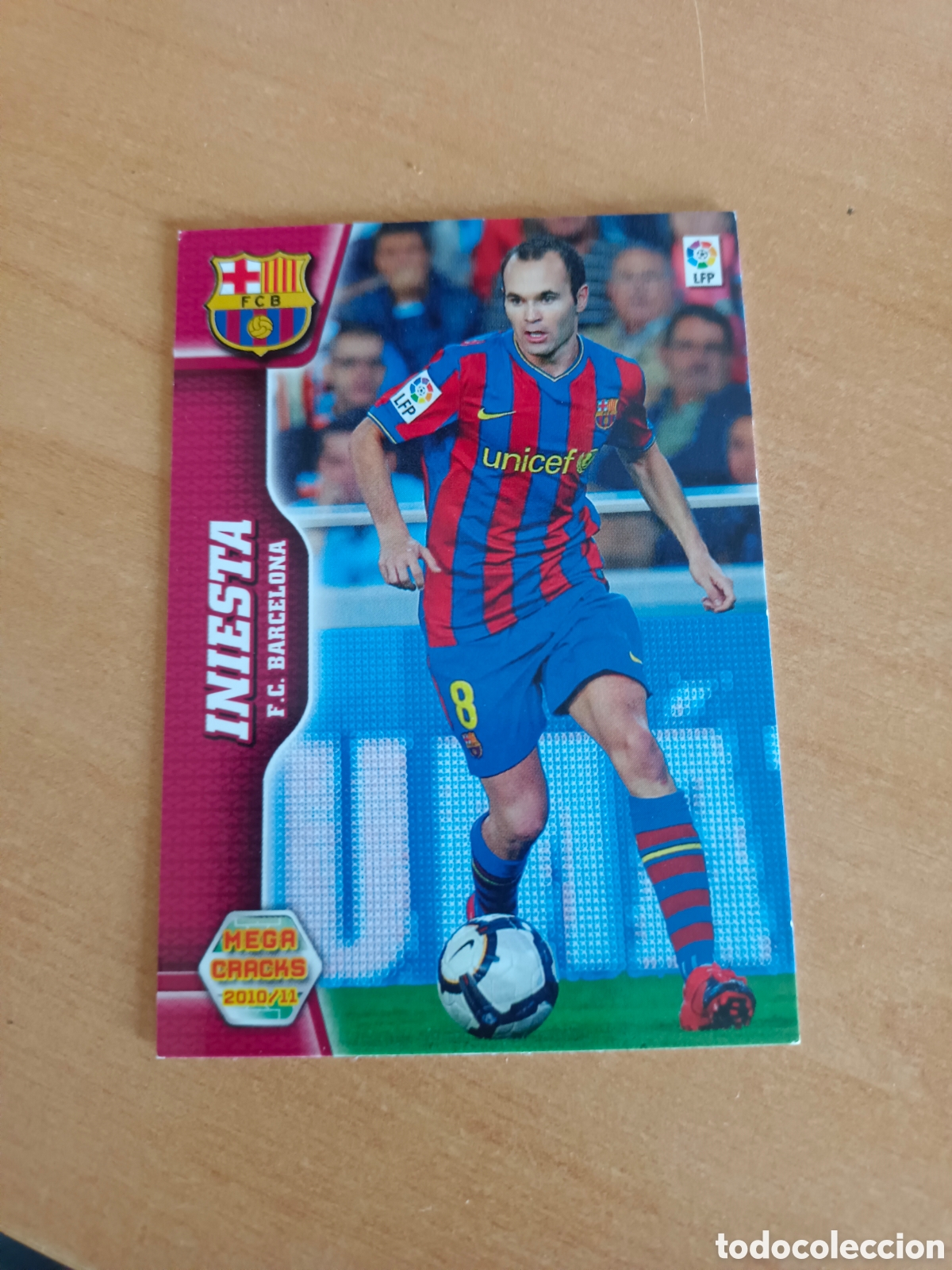 Cromos de F&uacute;tbol: INIESTA FC BARCELONA. MEGACRACKS 2010-2011. MUY BUEN ESTADO