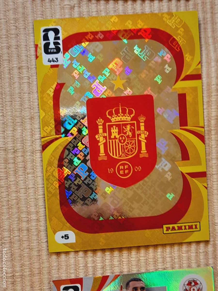 Cromos de F&uacute;tbol: CARD 443 ESCUDO ESPA&Ntilde;A. FIFA WORLD CUP 2026 ADRENALYN XL