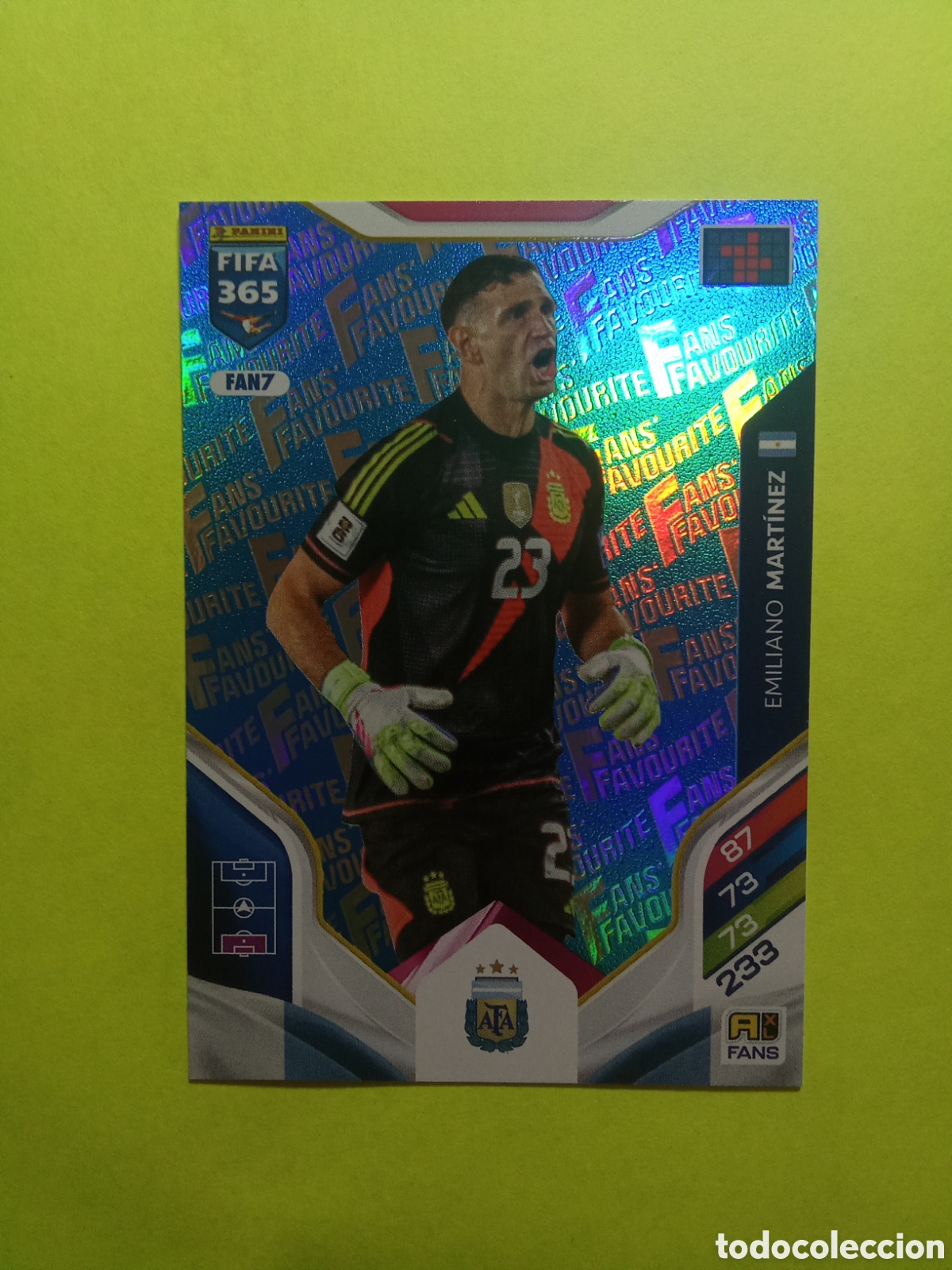 Figurine di Calcio: CROMO FAN 7 EMILIANO MARTINEZ ARGENTINA AZUL BLUE FAN FAVOURITE FIFA 365 2026 ADRENALYN 25-26