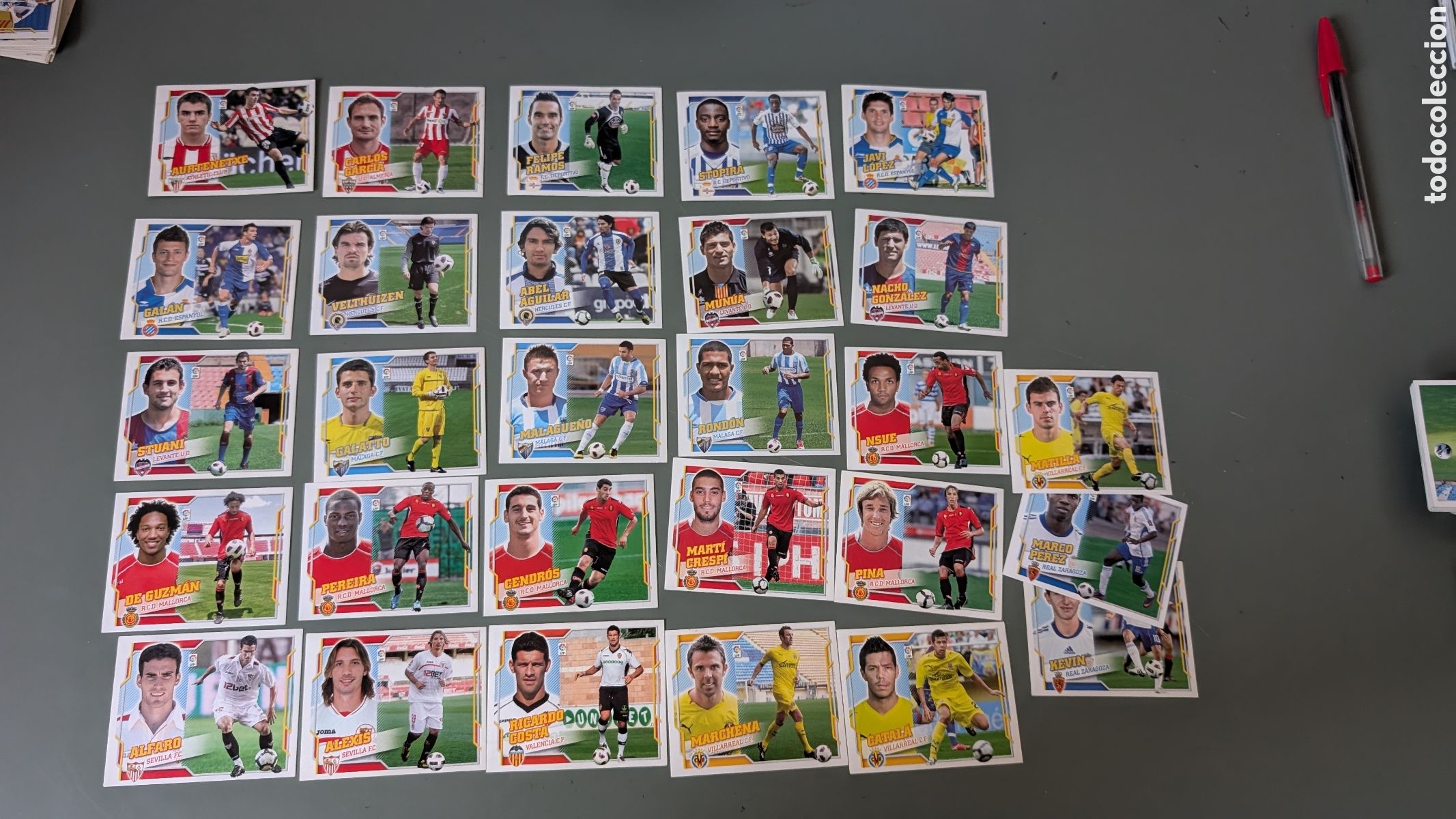 Cromos de F&uacute;tbol: LOTE 28 COLOCAS DIFERENTES LIGA ESTE 2010/11 10 11 NUNCA PEGADOS