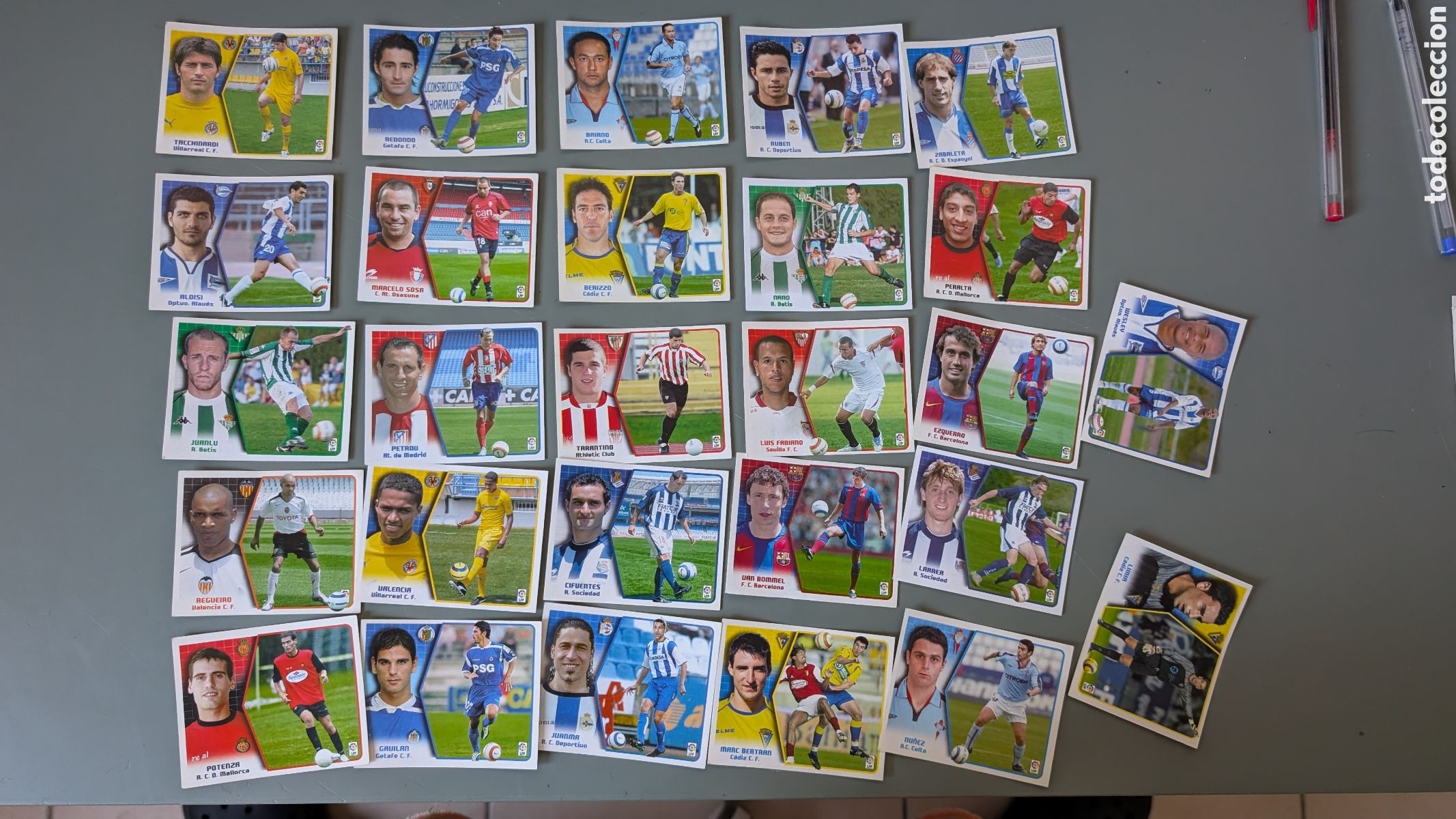 Fu&szlig;ball-Sticker: LOTE 27 FICHAJES Y COLOCAS DIFERENTES LIGA ESTE 2005/06 05 06 NUNCA PEGADOS SIN PEGAR