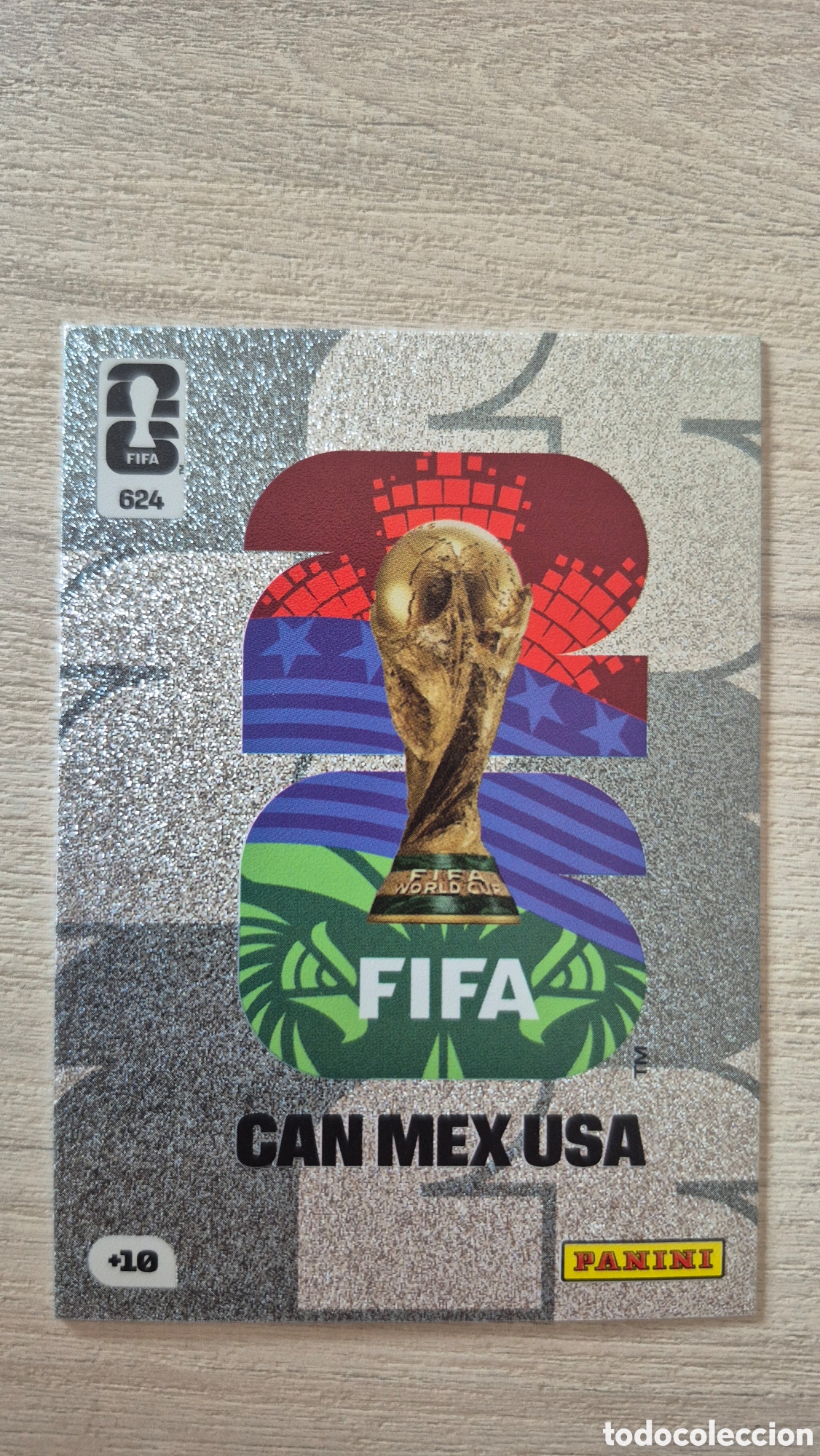Cromos de F&uacute;tbol: N&deg;624 Official Emblem Versi&oacute;n Plata Adrenalyn FIFA World Cup 26