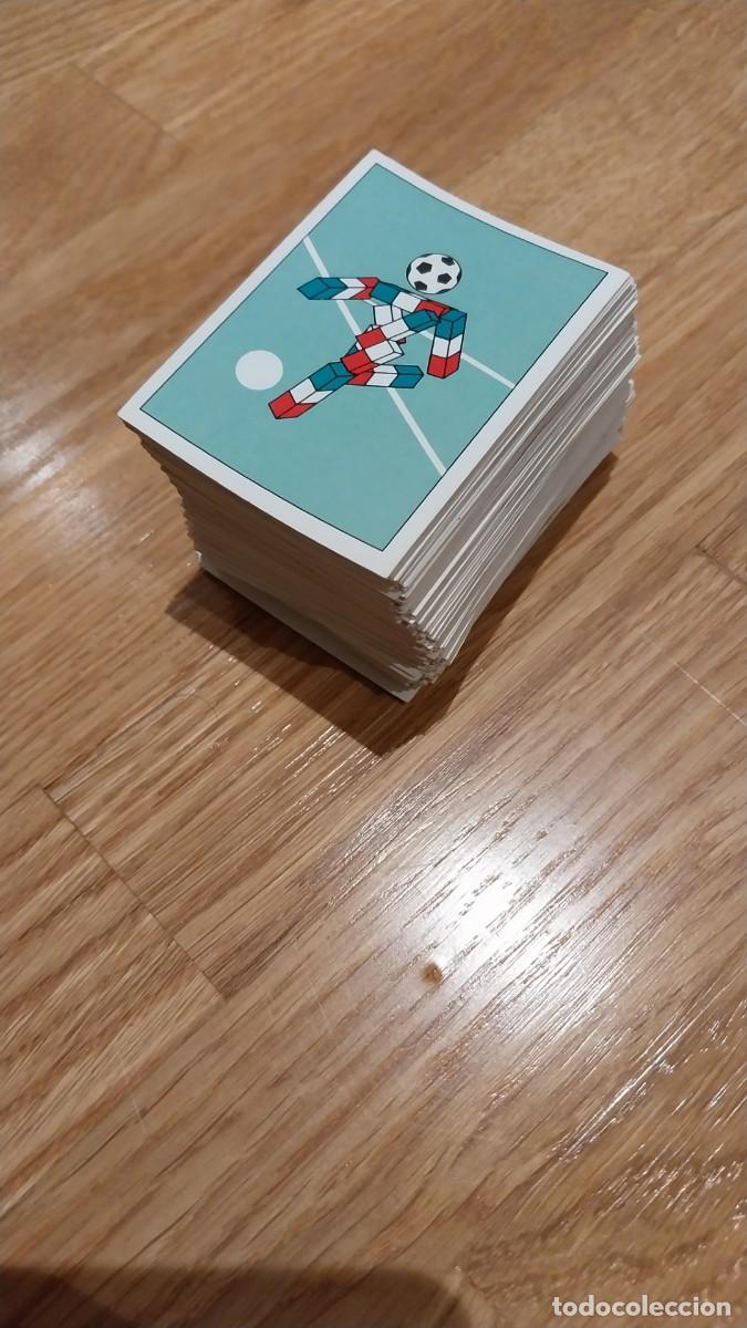 Cartes &agrave; collectionner de Football: ITALIA 90 PANINI MUNDIAL LOTE 227 CROMOS SIN PEGAR NUNCA PEGADOS
