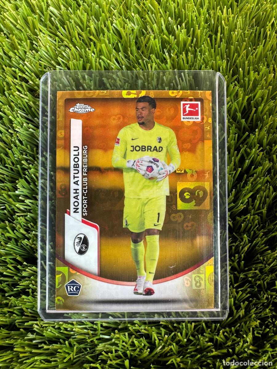 Cromos de F&uacute;tbol: N&ordm; 35 Noah Atubolu Gold Bundesliga 60 Years SC Friburgo Topps Bundesliga Chrome 23 24