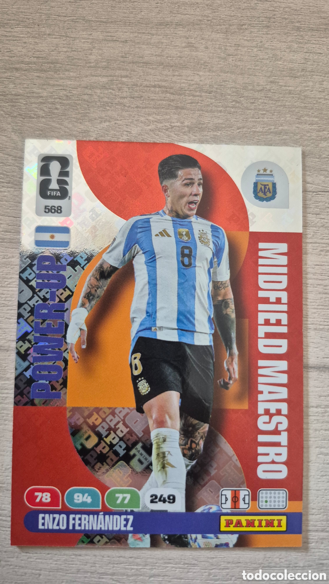 Fu&szlig;ball-Sticker: N&deg;568 Power-Up Midfield Maestro Enzo Fern&aacute;ndez Adrenalyn FIFA World Cup 2026