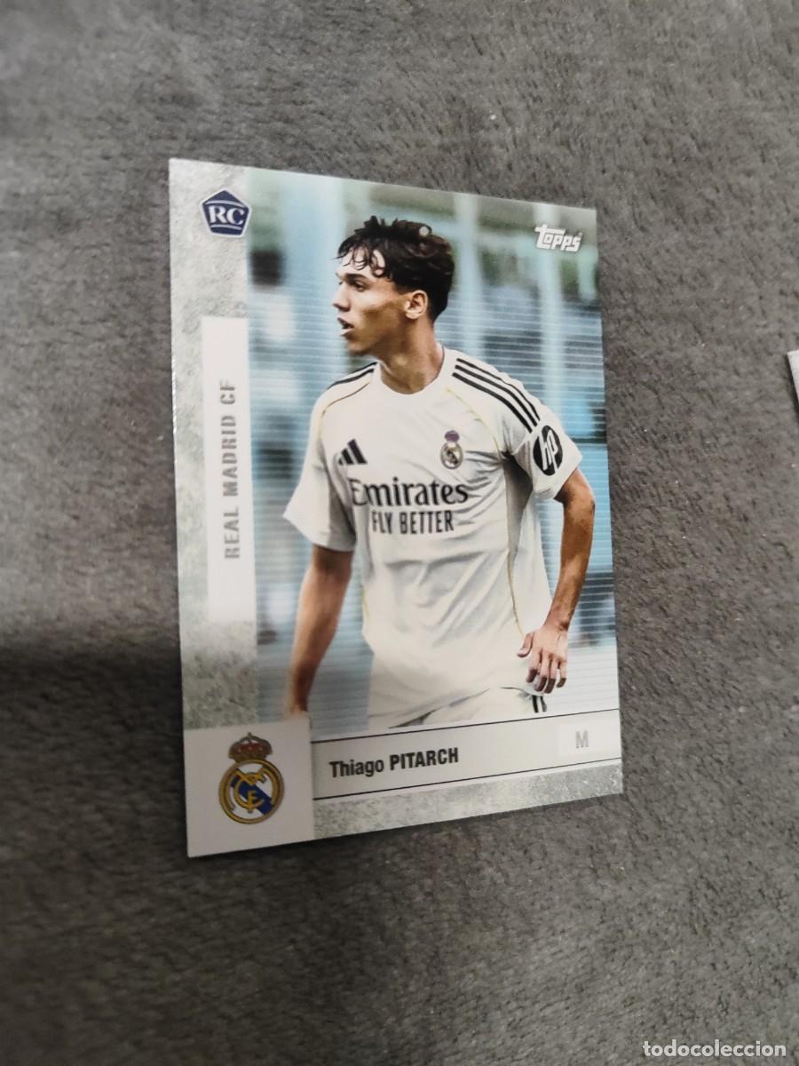 Fu&szlig;ball-Sticker: 9 TEAM SET REAL MADRID 25 26 THIAGO PITARCH FIRST TEAM TOPPS 2025 2026 ROOKIE CARD