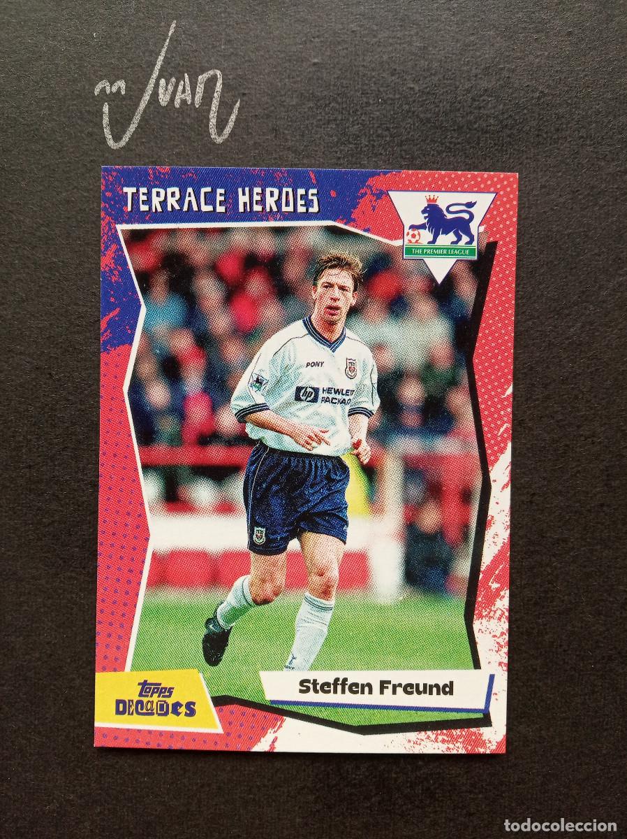 Cartes &agrave; collectionner de Football: TERRACE HEROES STEFFEN FREUND TOTTENHAM HOTSPUR ⚽ TOPPS &reg; DECADES 1990's PREMIER 2025 25 NUEVO