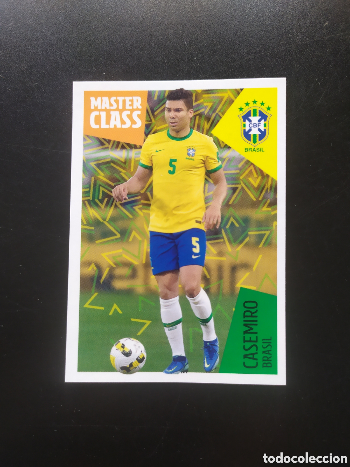 Cartes &agrave; collectionner de Football: FIFA WORLD CUP 2022 QATAR idolos Roja Carrefour panini Casemiro n&deg; 49 Brasil