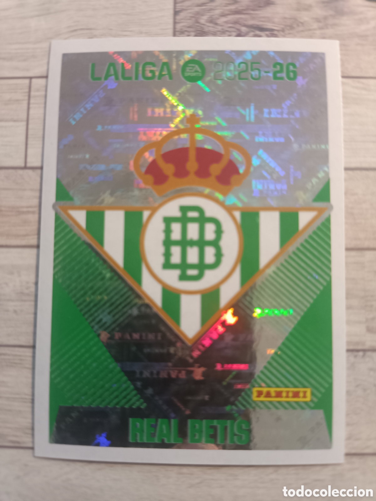 Cromos de F&uacute;tbol: 1 ESCUDO REAL BETIS LIGA ESTE 2025 2026 PANINI 25 26 SIN PEGAR